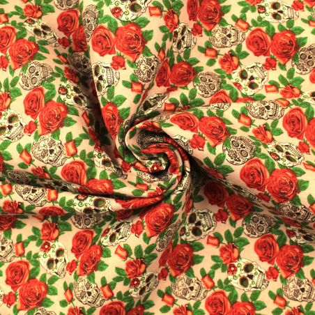 Tissu coton rouge et vert imprimé tête de mort fleuri mexicain