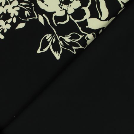 Tissu en viscose noir imprimé fleuri